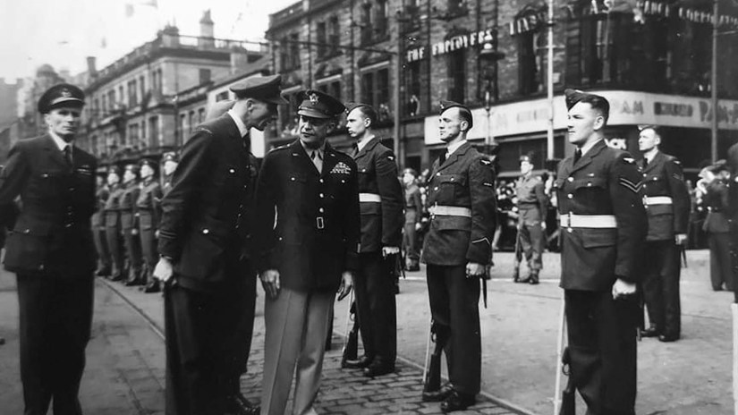 wartime-ni-eisenhower-at-belfast-city-hall